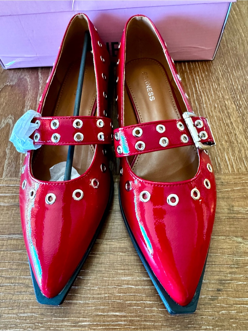 NWT red Berness Astra Grommet Mary
Jane flat 8.5 (marked 8, runs big) - Picture 5 of 13